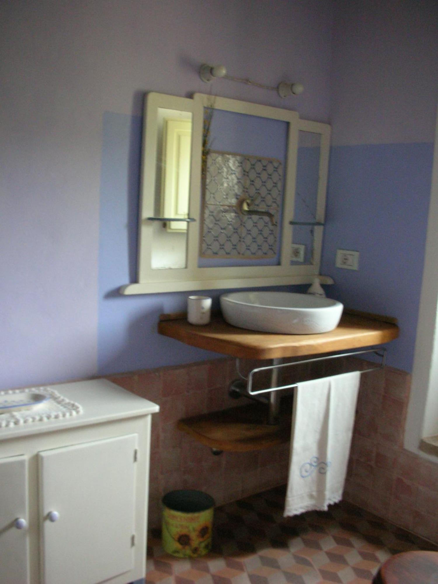 Poggio Dei Prugnoli Bed & Breakfast Tavoleto Oda fotoğraf