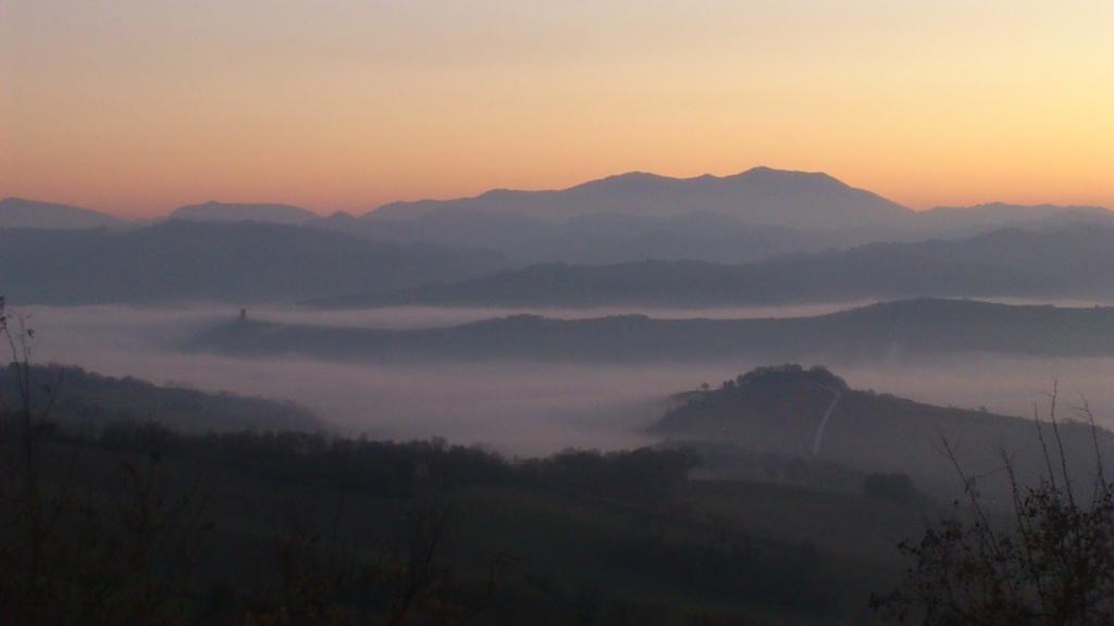 Poggio Dei Prugnoli Bed & Breakfast Tavoleto Dış mekan fotoğraf