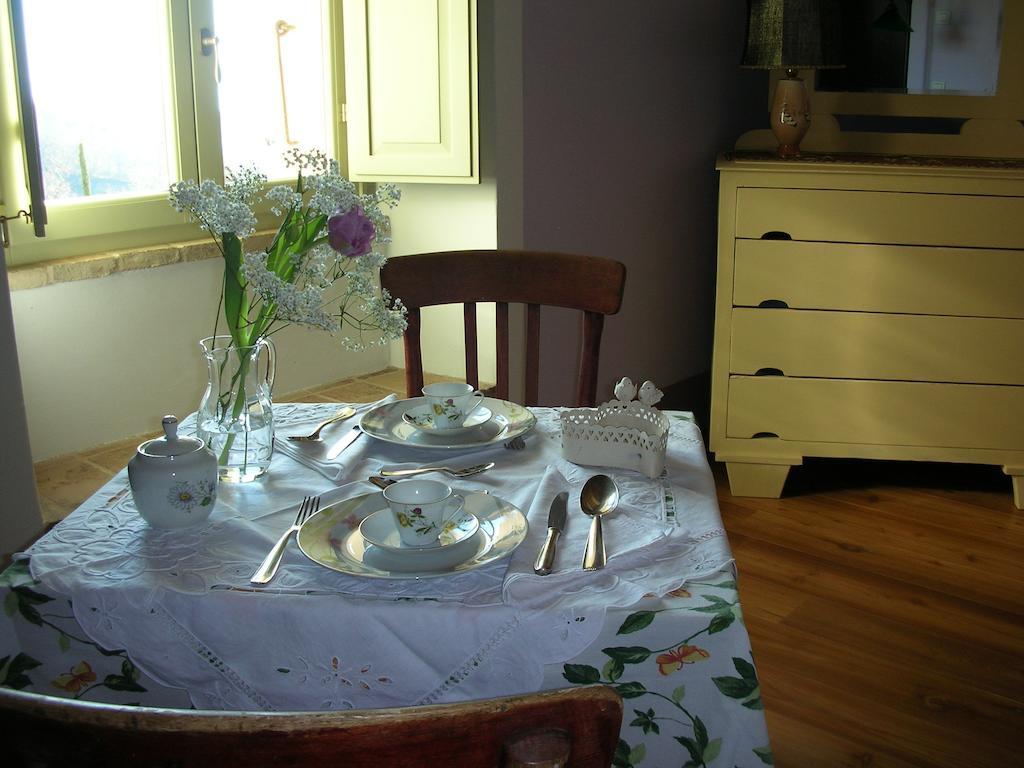 Poggio Dei Prugnoli Bed & Breakfast Tavoleto Dış mekan fotoğraf